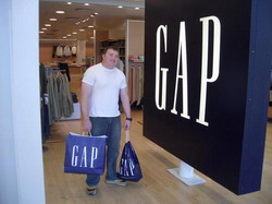 Знаменитый бренд одежды GAP покоряет украинский рынок