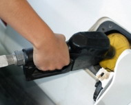 Высокие цены на бензин стимулируют торговлю онлайн